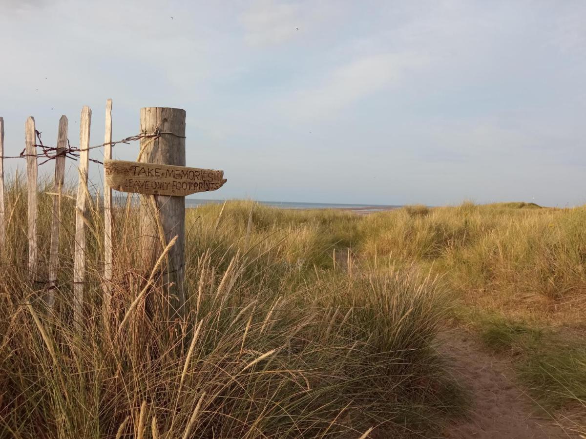 The Old Laundry, Prestatyn, North Wales - A Unique Little Dog-Friendly Space, A 5 Min Walk To Beach & Town! Villa Kültér fotó